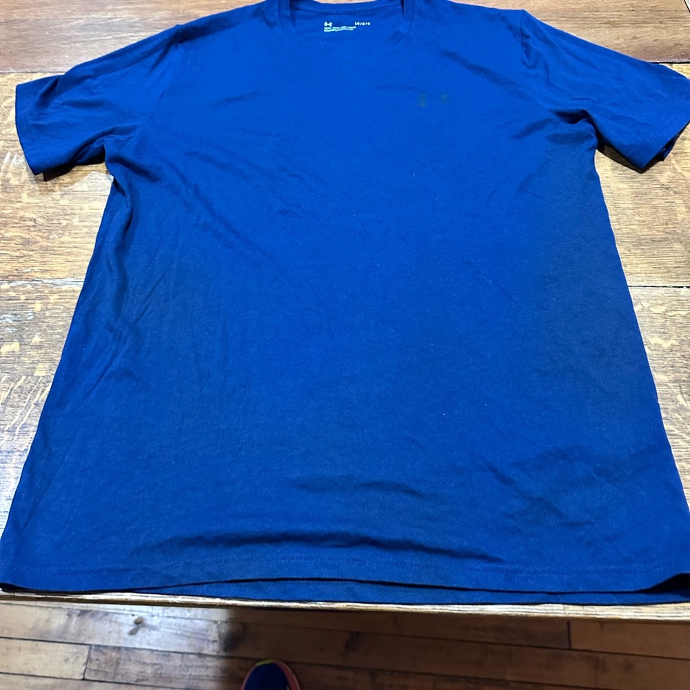 Under Armour men’s tshirt sz large blue